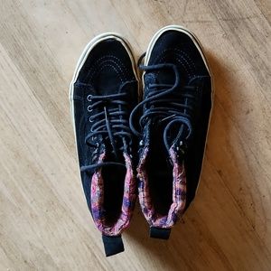 Vans Black Mid Top Shoes Women's 8/Men's 6.6